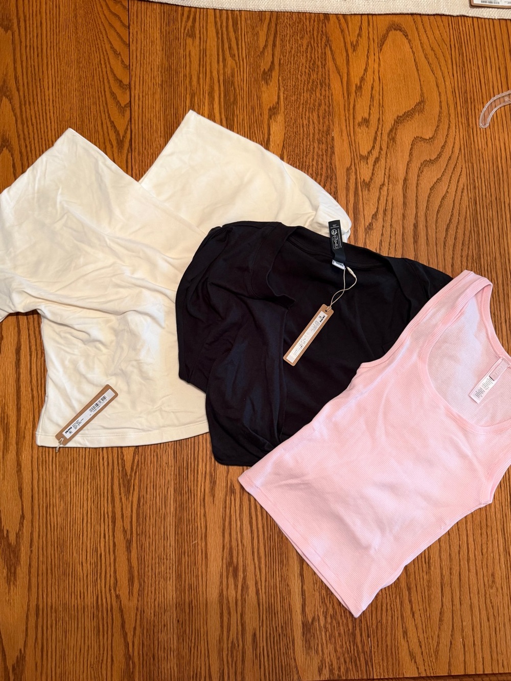 SKIMS Small Top Lot